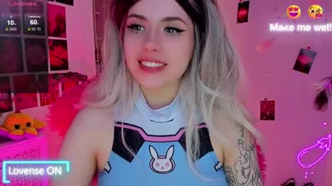 Snapshot of sparklemona chatting on 02.20.25 SparkleMona online show from 02.20.25