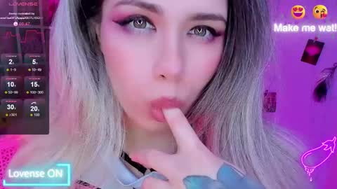 Snapshot of sparklemona chatting on 02.22.25 SparkleMona online show from 02.22.25