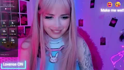 Snapshot of sparklemona chatting on 02.24.25 SparkleMona online show from 02.24.25