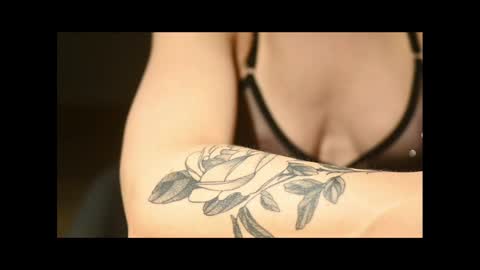 Snapshot of sparkling_suzy chatting on 03.10.25 Suzy online show from 03.10.25