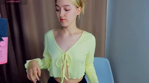 Snapshot of sparkushaa chatting on 04.04.26 Mary online show from 04.04.26