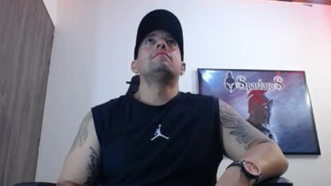 Snapshot of spartacus_cam chatting on 09.17.25     online show from 09.17.25