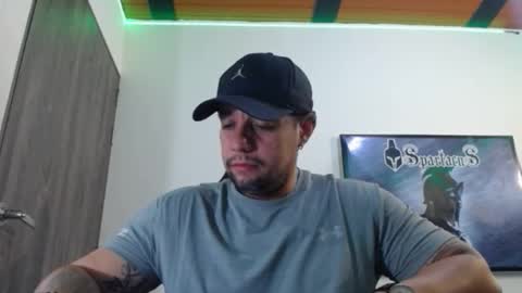 Snapshot of spartacus_cam chatting on 09.30.25     online show from 09.30.25