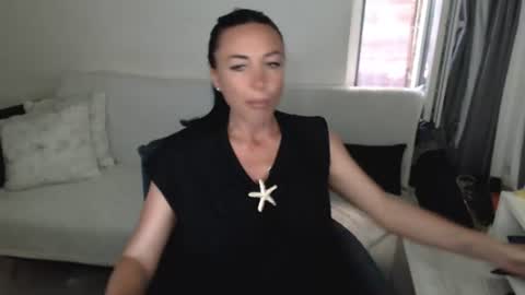 Snapshot of spicemint chatting on 06.19.26 Carla online show from 06.19.26
