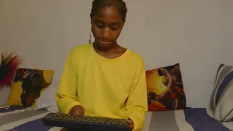 Snapshot of spicy_angels chatting on 12.02.25 Quinter Cheeky online show from 12.02.25