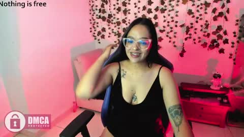 Snapshot of spicydollx_1 chatting on 05.13.26 Geraldin online show from 05.13.26