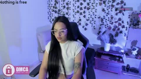 Snapshot of spicydollx_1 chatting on 05.17.26 Geraldin online show from 05.17.26