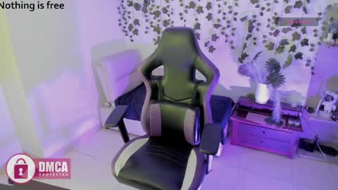 Snapshot of spicydollx_1 chatting on 05.23.26 Geraldin online show from 05.23.26