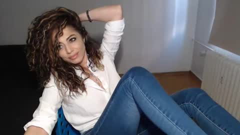 Snapshot of spoiled__doll chatting on 01.12.25 Doll online show from 01.12.25