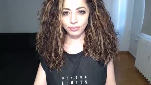 Snapshot of spoiled__doll chatting on 01.27.25 Doll online show from 01.27.25