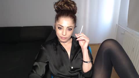 Snapshot of spoiled__doll chatting on 03.10.25 Doll online show from 03.10.25