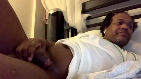 Snapshot of sportyesce chatting on 02.17.25 sportyesce online show from 02.17.25