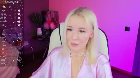 Snapshot of springajara chatting on 10.28.25 Vetta online show from 10.28.25