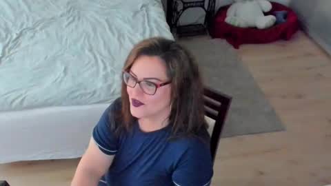 Snapshot of squirt_kimmm chatting on 11.12.25 Kim online show from 11.12.25