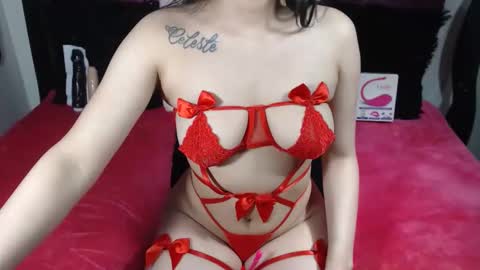 Snapshot of squirt_linda chatting on 12.14.25 squirt_linda online show from 12.14.25