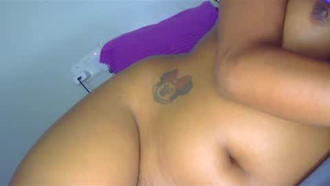 Snapshot of squirtqueen333 chatting on 02.11.25 shana online show from 02.11.25