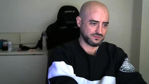 Snapshot of srtramposo chatting on 12.16.25 srtramposo online show from 12.16.25