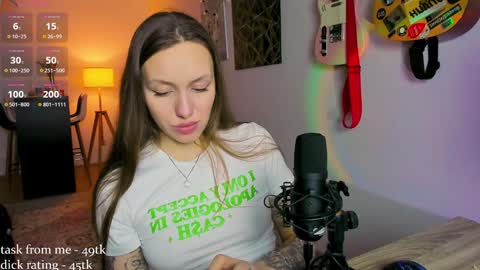 Snapshot of sshawty chatting on 12.20.24 Anni if Im offline for a long time Im depressed feel free to support me offline online show from 12.20.24