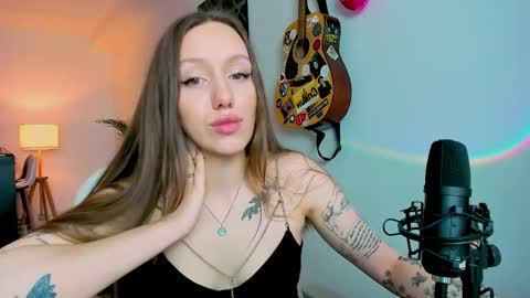 Snapshot of sshawty chatting on 02.28.25 Anni if Im offline for a long time Im depressed feel free to support me offline online show from 02.28.25