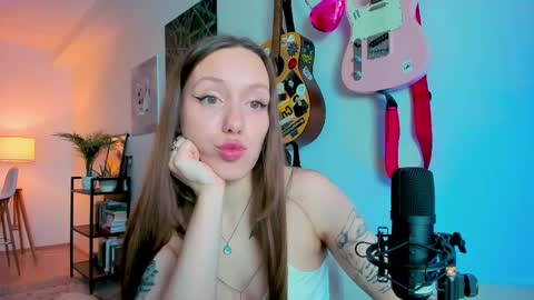 Snapshot of sshawty chatting on 03.05.25 Anni if Im offline for a long time Im depressed feel free to support me offline online show from 03.05.25