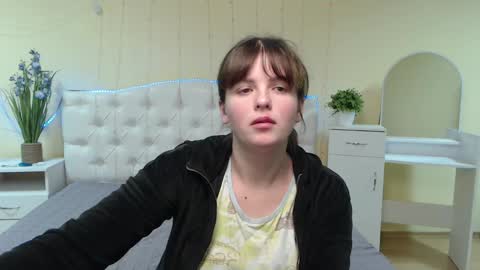 Snapshot of staceylex chatting on 02.04.25 Stacey online show from 02.04.25