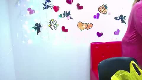 Snapshot of staceylex chatting on 02.09.25 Stacey online show from 02.09.25