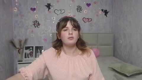 Snapshot of staceylex chatting on 02.12.25 Stacey online show from 02.12.25