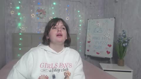 Snapshot of staceylex chatting on 10.14.25 Stacey online show from 10.14.25