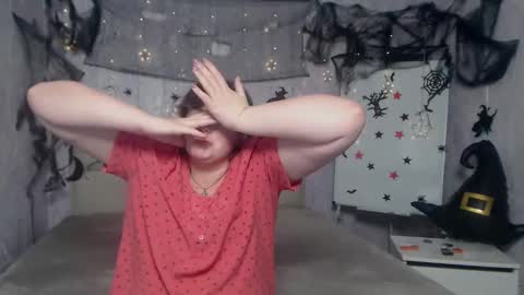 Snapshot of staceylex chatting on 10.20.25 Stacey online show from 10.20.25