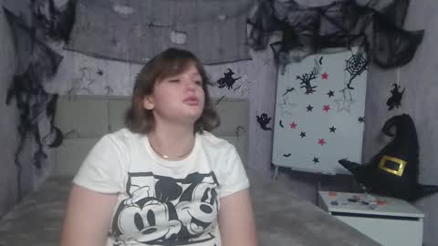 Snapshot of staceylex chatting on 10.21.25 Stacey online show from 10.21.25