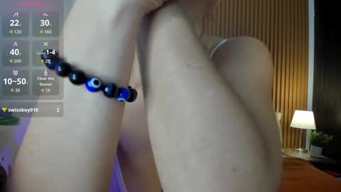 Snapshot of staceywood_ chatting on 11.21.25 Stacy Woods online show from 11.21.25