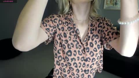 Stacy Woods online show from 04.22.26