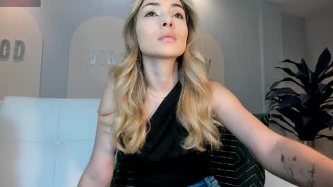 Stacy Woods online show from 04.23.26