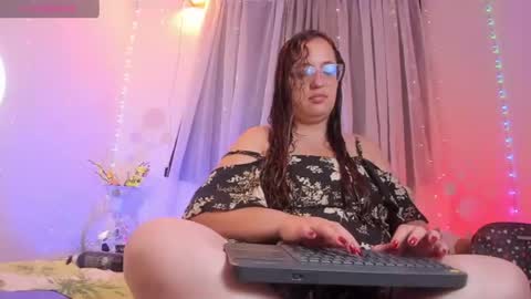 Snapshot of stacy_millerr chatting on 06.19.26 Stacy Boobs online show from 06.19.26