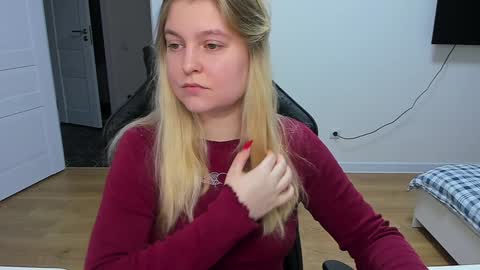 Snapshot of stacy_miraclee chatting on 12.01.24 Stacy online show from 12.01.24