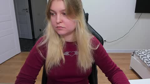 Snapshot of stacy_miraclee chatting on 12.12.24 Stacy online show from 12.12.24