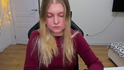 Snapshot of stacy_miraclee chatting on 12.14.24 Stacy online show from 12.14.24