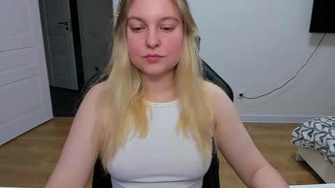 Snapshot of stacy_miraclee chatting on 12.15.24 Stacy online show from 12.15.24