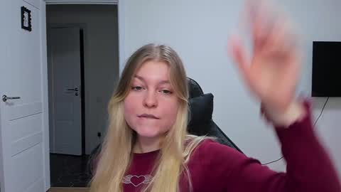 Snapshot of stacy_miraclee chatting on 12.26.24 Stacy online show from 12.26.24