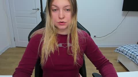 Snapshot of stacy_miraclee chatting on 12.30.24 Stacy online show from 12.30.24