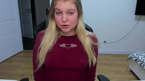 Snapshot of stacy_miraclee chatting on 01.28.25 Stacy online show from 01.28.25