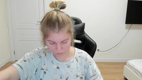 Snapshot of stacy_miraclee chatting on 02.04.25 Stacy online show from 02.04.25