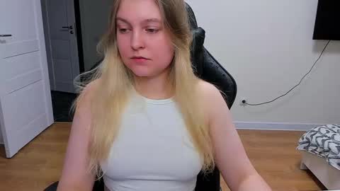 Snapshot of stacy_miraclee chatting on 03.11.25 Stacy online show from 03.11.25