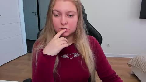 Snapshot of stacy_miraclee chatting on 09.29.25 Stacy online show from 09.29.25