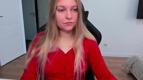 Snapshot of stacy_miraclee chatting on 10.19.25 Stacy online show from 10.19.25