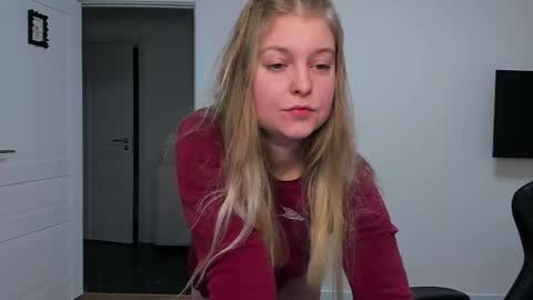 Snapshot of stacy_miraclee chatting on 11.30.25 Stacy online show from 11.30.25