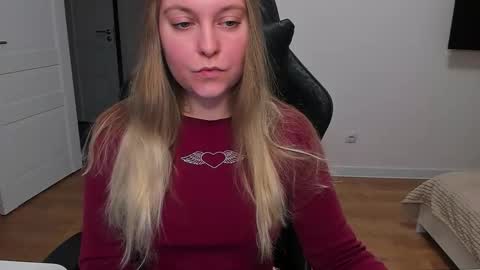 Snapshot of stacy_miraclee chatting on 12.01.25 Stacy online show from 12.01.25