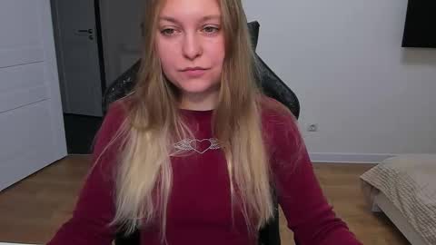 Snapshot of stacy_miraclee chatting on 12.19.25 Stacy online show from 12.19.25