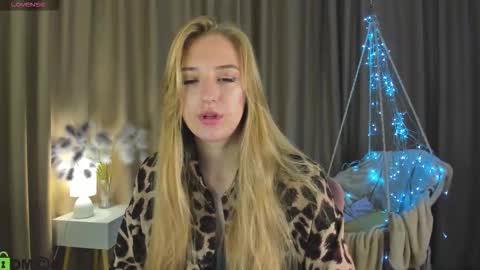 Snapshot of stacy_riiver chatting on 10.12.25 Stacy Mon Tue Wed Thu Fri Sun GMT GMT 3 1000am - 0400pm  online show from 10.12.25