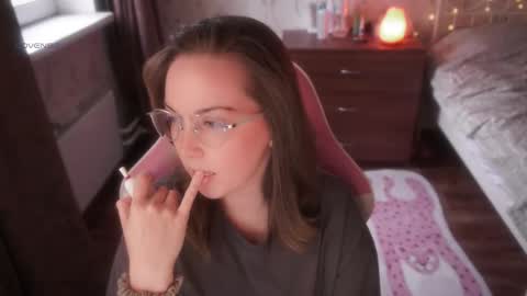 Snapshot of star_shopping chatting on 11.03.25 Alice online show from 11.03.25